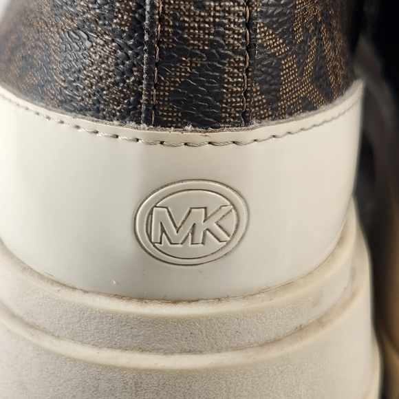 MICHAEL KORS Girls Payton Boot Size 2 Brown Lug Sole Signature Logo Textile - Picture 13 of 13